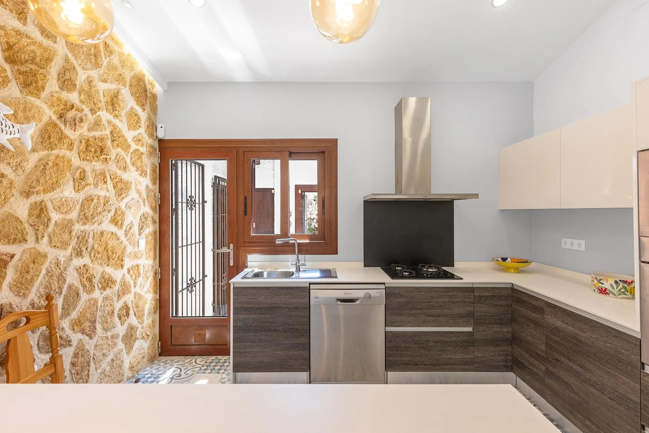VILLA CON PISCINA PRIVADA EN PUNTA PRIMA CON PARCELA 540 M2. 4 DORM. 2 BAÑOS. 168 M2 DE CASA.