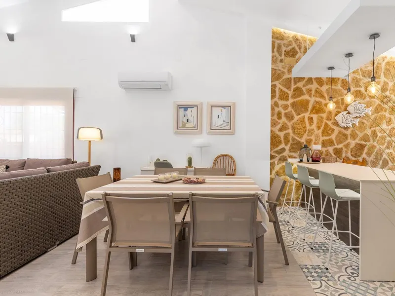 VILLA CON PISCINA PRIVADA EN PUNTA PRIMA CON PARCELA 540 M2. 4 DORM. 2 BAÑOS. 168 M2 DE CASA.