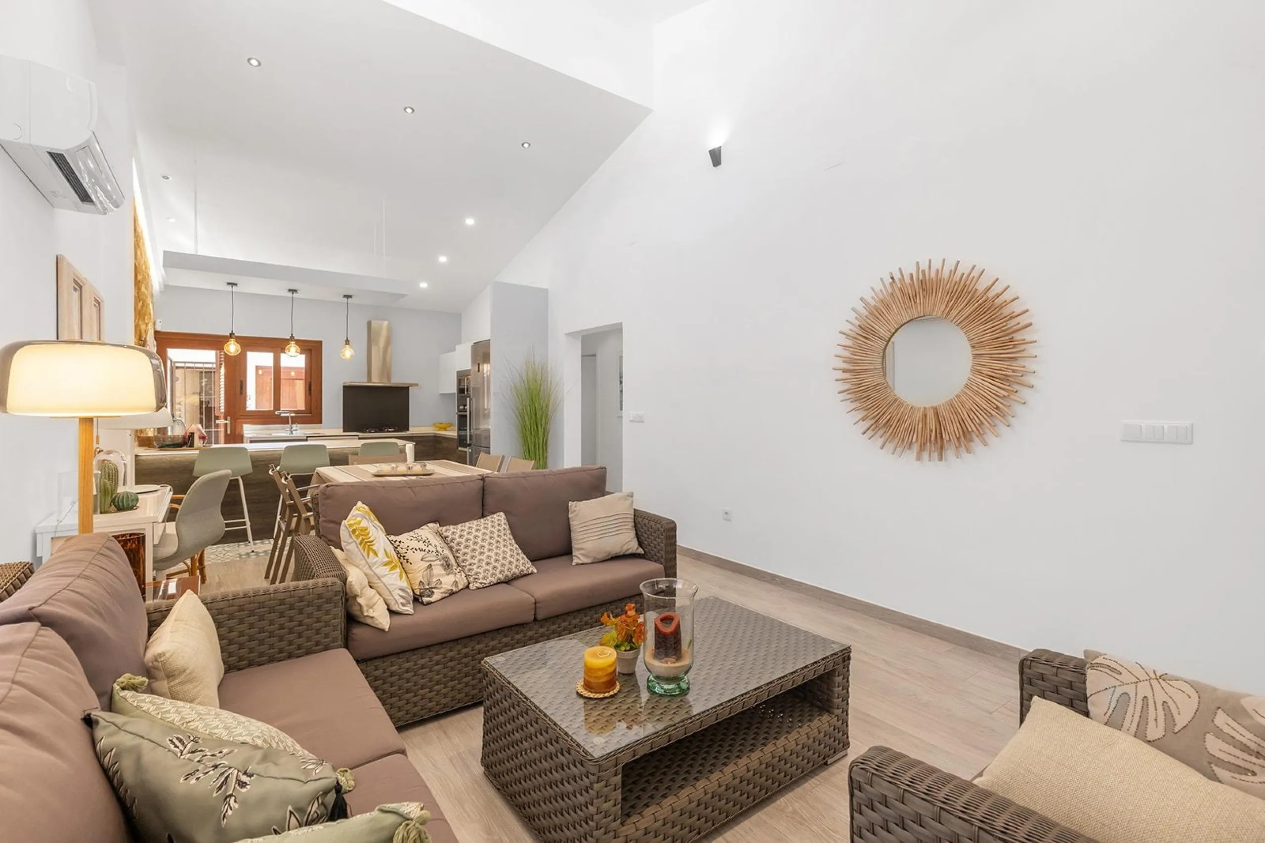 VILLA CON PISCINA PRIVADA EN PUNTA PRIMA CON PARCELA 540 M2. 4 DORM. 2 BAÑOS. 168 M2 DE CASA.