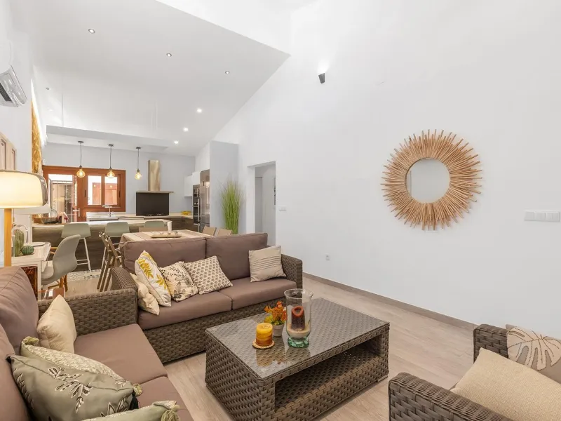 VILLA CON PISCINA PRIVADA EN PUNTA PRIMA CON PARCELA 540 M2. 4 DORM. 2 BAÑOS. 168 M2 DE CASA.