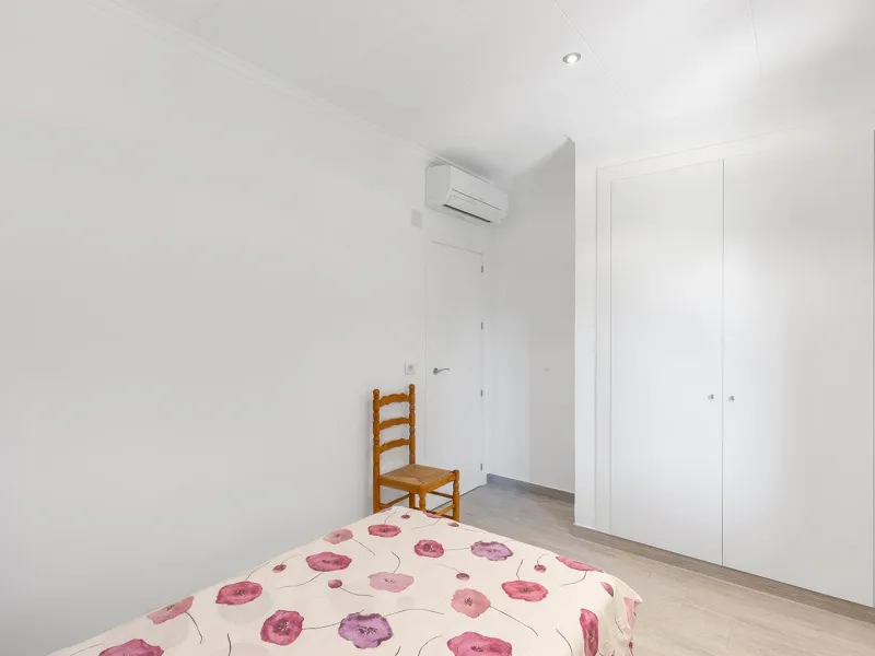 VILLA CON PISCINA PRIVADA EN PUNTA PRIMA CON PARCELA 540 M2. 4 DORM. 2 BAÑOS. 168 M2 DE CASA.