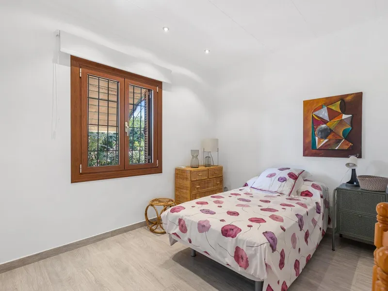 VILLA CON PISCINA PRIVADA EN PUNTA PRIMA CON PARCELA 540 M2. 4 DORM. 2 BAÑOS. 168 M2 DE CASA.