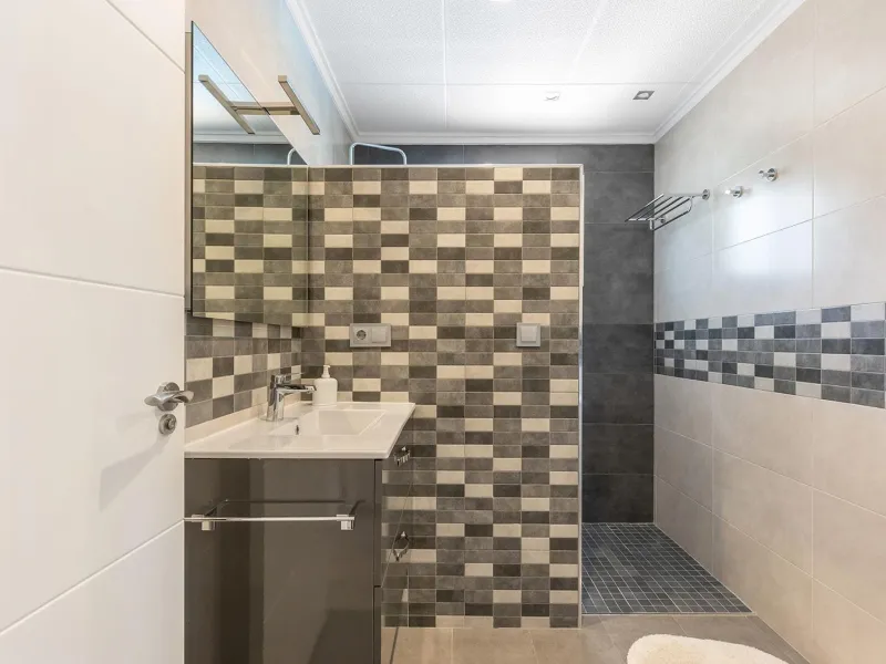 VILLA CON PISCINA PRIVADA EN PUNTA PRIMA CON PARCELA 540 M2. 4 DORM. 2 BAÑOS. 168 M2 DE CASA.