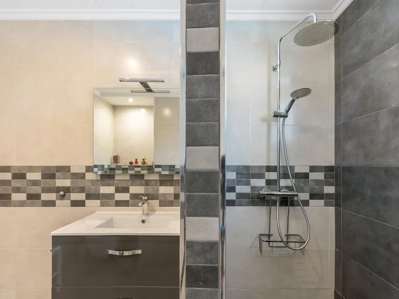 VILLA CON PISCINA PRIVADA EN PUNTA PRIMA CON PARCELA 540 M2. 4 DORM. 2 BAÑOS. 168 M2 DE CASA.