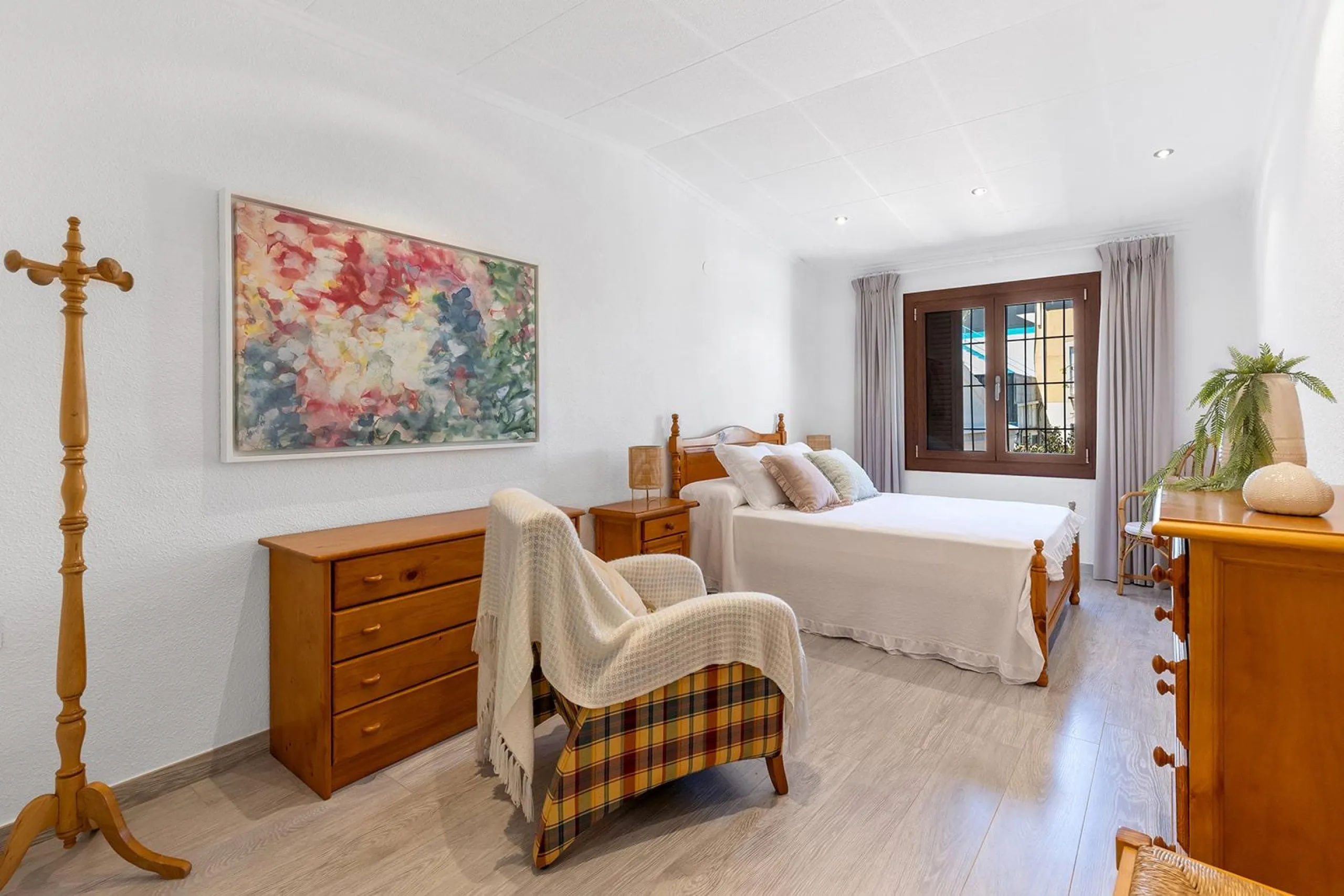 VILLA CON PISCINA PRIVADA EN PUNTA PRIMA CON PARCELA 540 M2. 4 DORM. 2 BAÑOS. 168 M2 DE CASA.