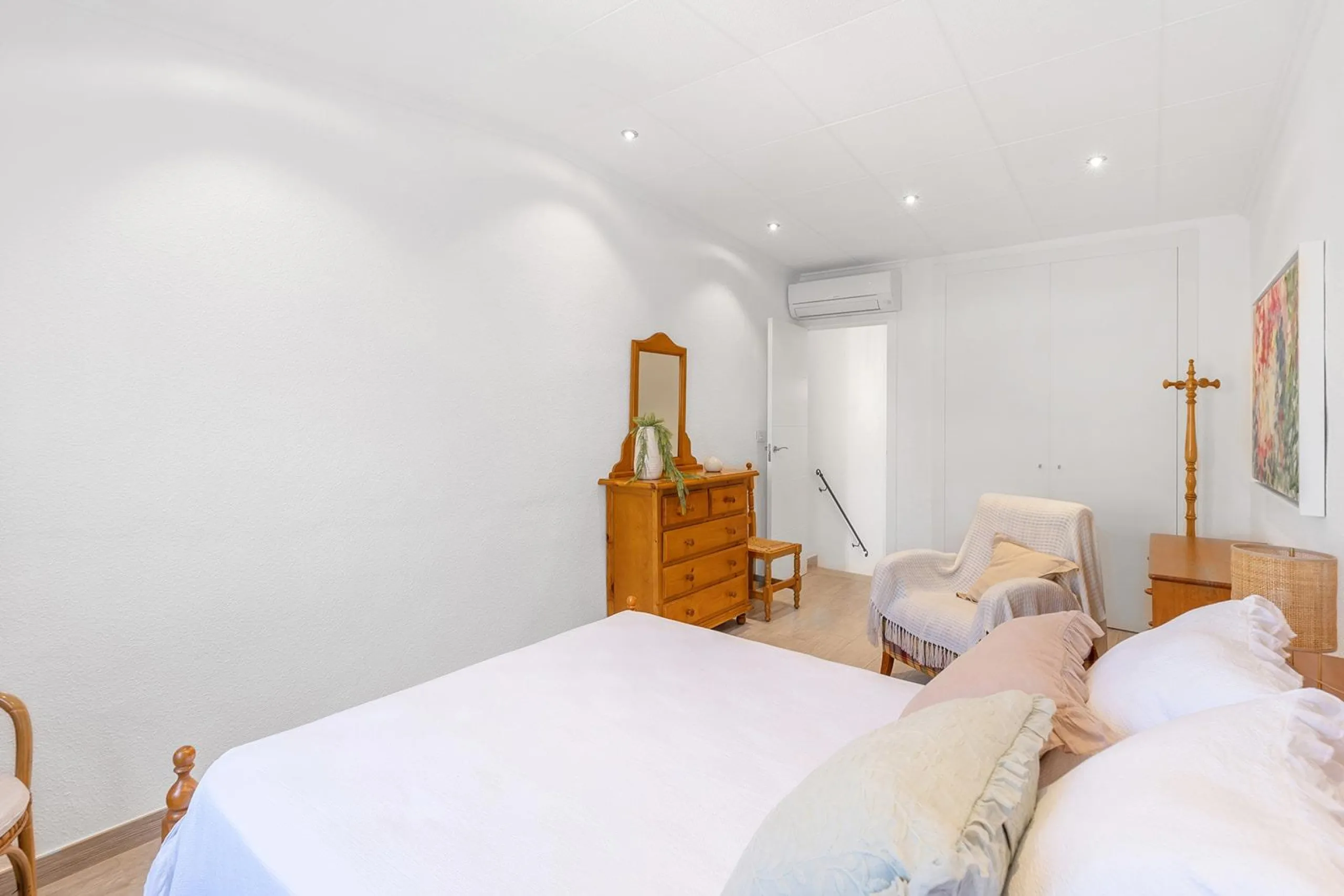 VILLA CON PISCINA PRIVADA EN PUNTA PRIMA CON PARCELA 540 M2. 4 DORM. 2 BAÑOS. 168 M2 DE CASA.