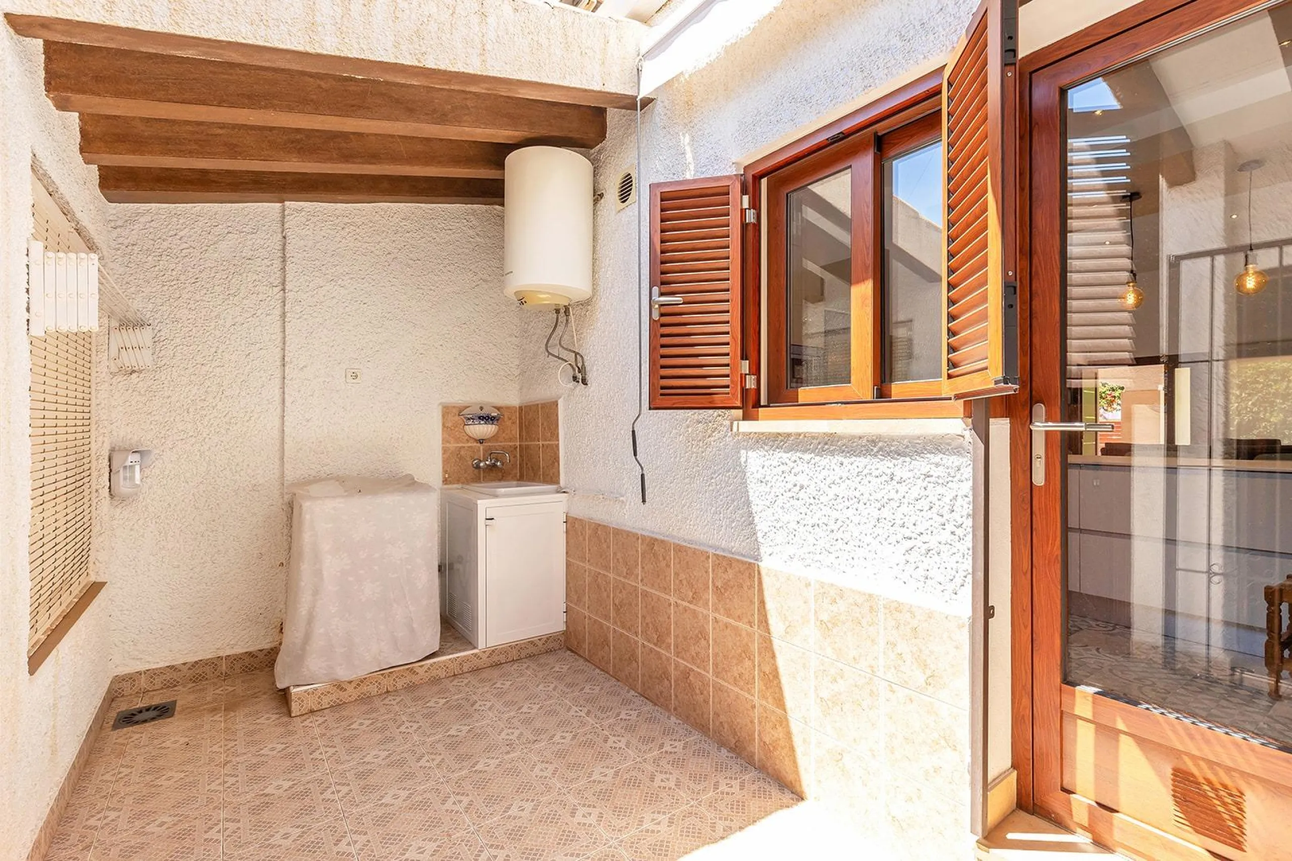 VILLA CON PISCINA PRIVADA EN PUNTA PRIMA CON PARCELA 540 M2. 4 DORM. 2 BAÑOS. 168 M2 DE CASA.