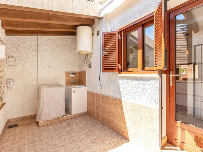 VILLA CON PISCINA PRIVADA EN PUNTA PRIMA CON PARCELA 540 M2. 4 DORM. 2 BAÑOS. 168 M2 DE CASA.