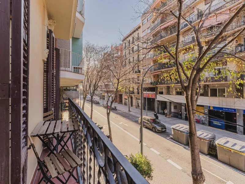 Newly Renovated Apartment with Balcony in Nova Esquerra de l’Eixample, Barcelona