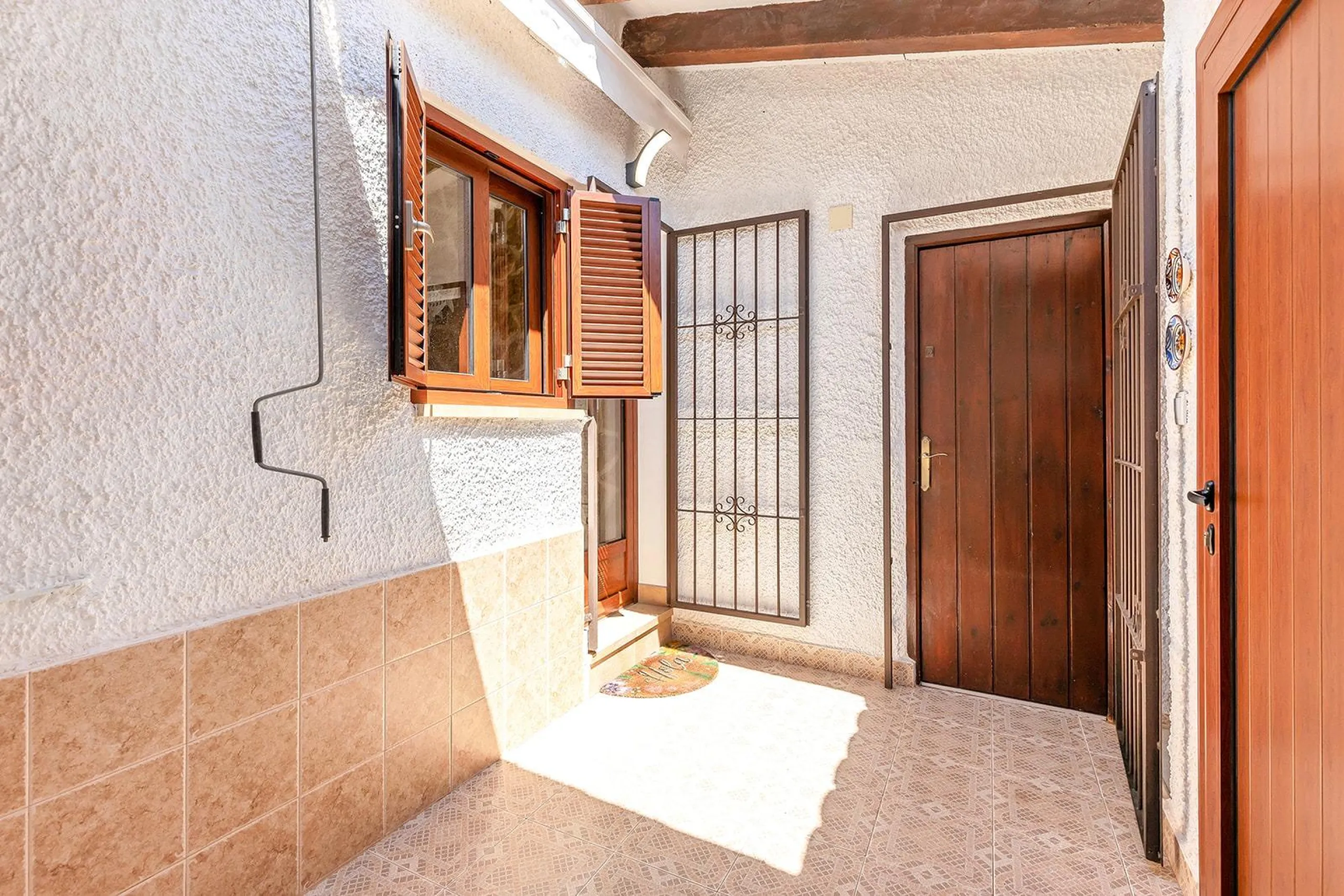 VILLA CON PISCINA PRIVADA EN PUNTA PRIMA CON PARCELA 540 M2. 4 DORM. 2 BAÑOS. 168 M2 DE CASA.