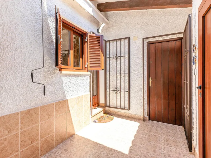 VILLA CON PISCINA PRIVADA EN PUNTA PRIMA CON PARCELA 540 M2. 4 DORM. 2 BAÑOS. 168 M2 DE CASA.