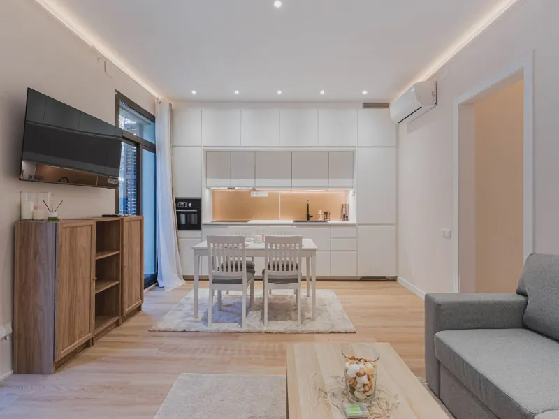 Newly Renovated Apartment with Balcony in Nova Esquerra de l’Eixample, Barcelona