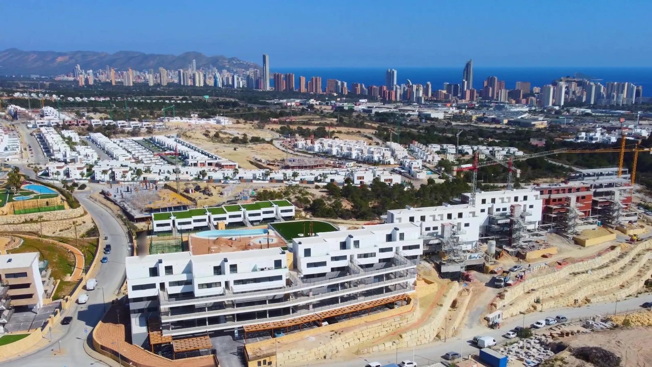 Ático Dúplex de Lujo en Finestrat con Vistas Espectaculares al Mar 🌴