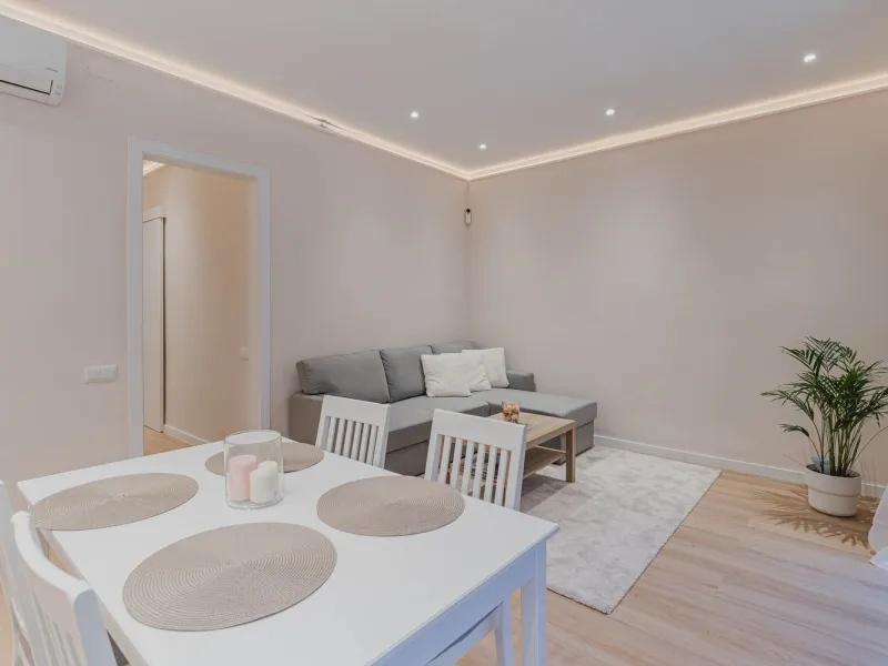 Newly Renovated Apartment with Balcony in Nova Esquerra de l’Eixample, Barcelona