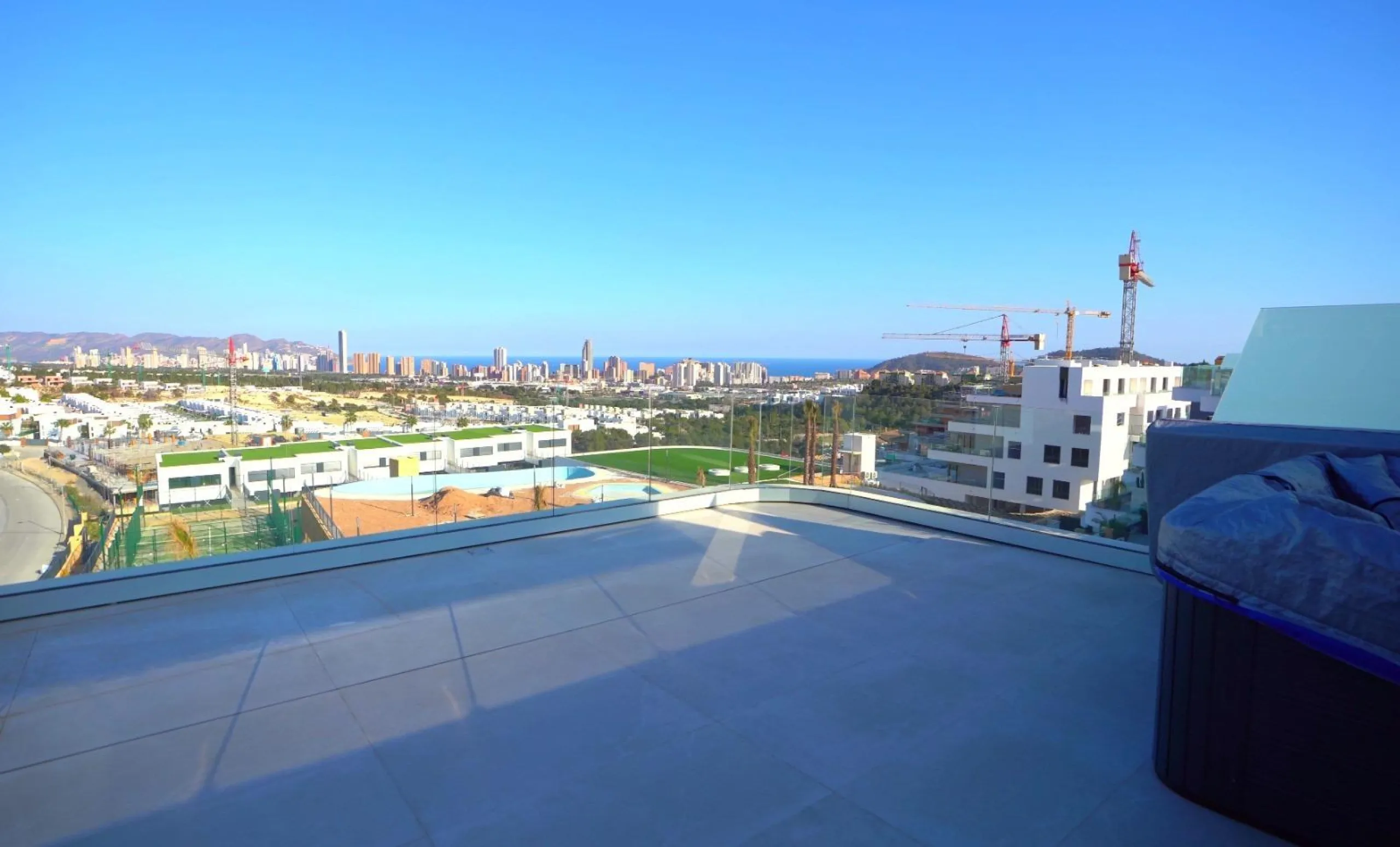 Ático Dúplex de Lujo en Finestrat con Vistas Espectaculares al Mar 🌴