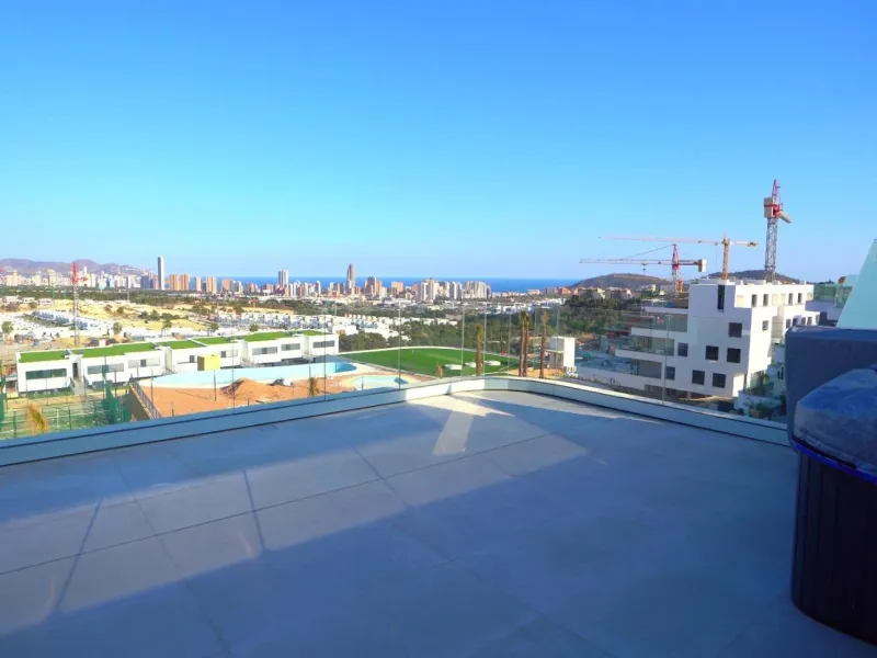 Ático Dúplex de Lujo en Finestrat con Vistas Espectaculares al Mar 🌴
