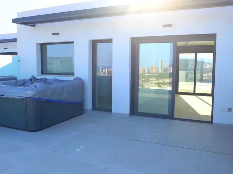 Ático Dúplex de Lujo en Finestrat con Vistas Espectaculares al Mar 🌴