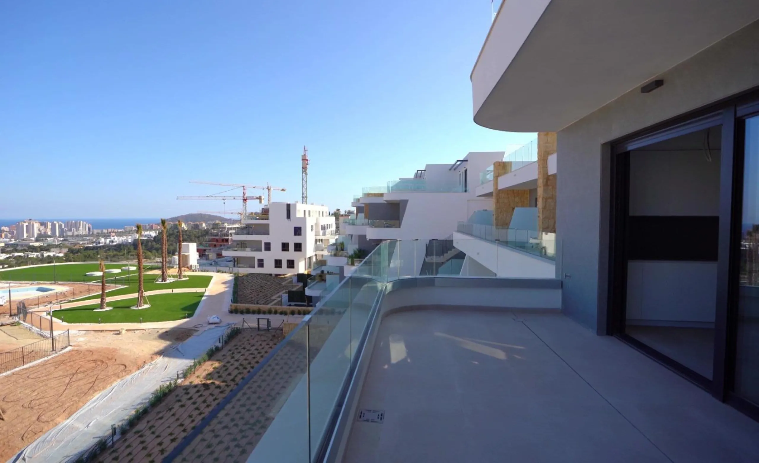 Ático Dúplex de Lujo en Finestrat con Vistas Espectaculares al Mar 🌴