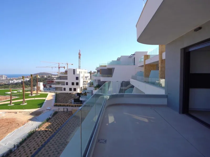 Ático Dúplex de Lujo en Finestrat con Vistas Espectaculares al Mar 🌴