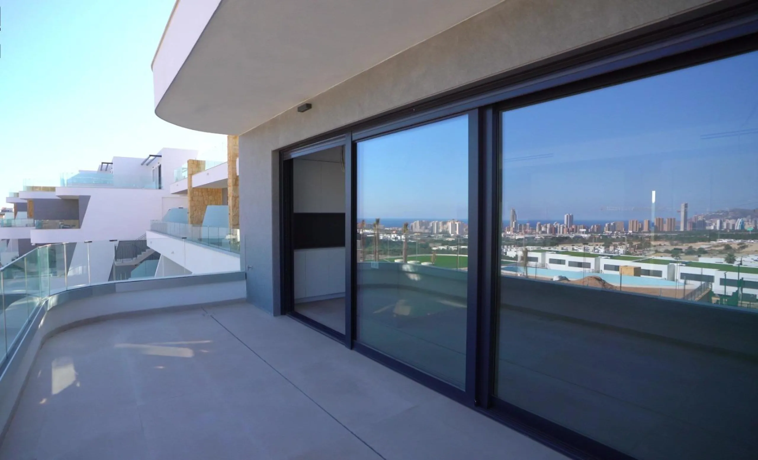 Ático Dúplex de Lujo en Finestrat con Vistas Espectaculares al Mar 🌴