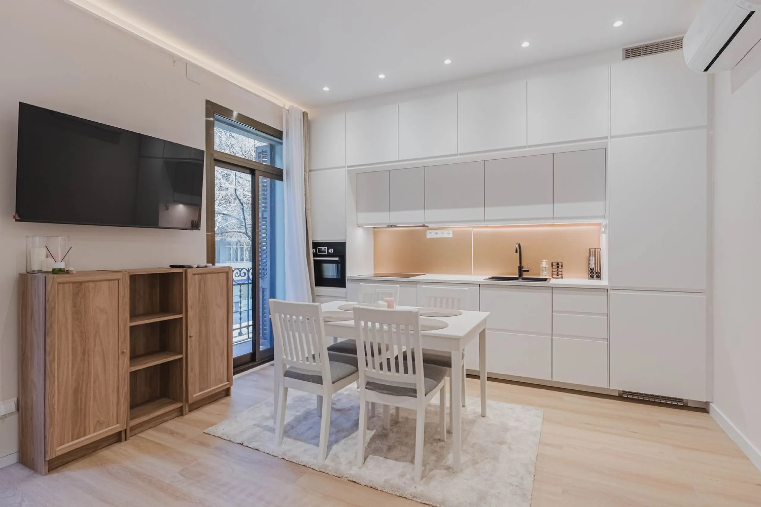 Newly Renovated Apartment with Balcony in Nova Esquerra de l’Eixample, Barcelona