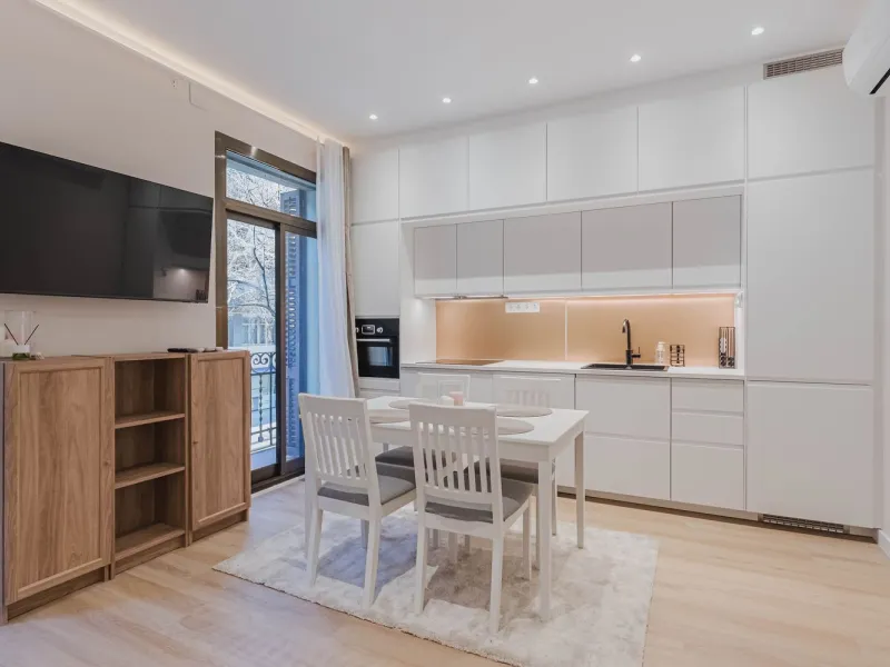 Newly Renovated Apartment with Balcony in Nova Esquerra de l’Eixample, Barcelona