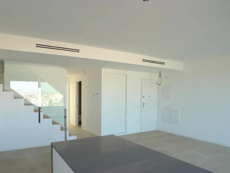 Ático Dúplex de Lujo en Finestrat con Vistas Espectaculares al Mar 🌴