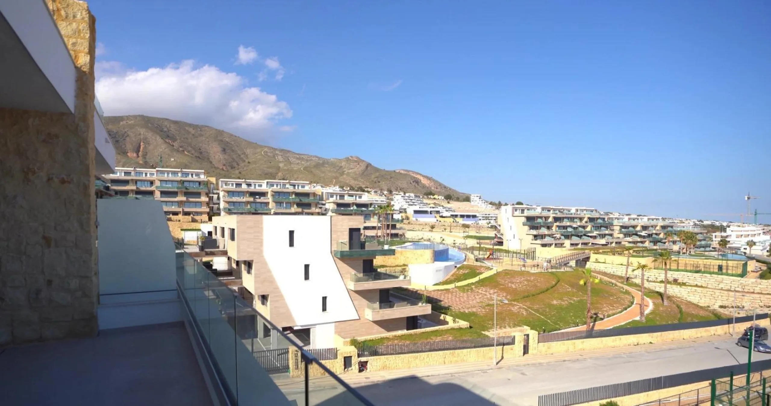Ático Dúplex de Lujo en Finestrat con Vistas Espectaculares al Mar 🌴