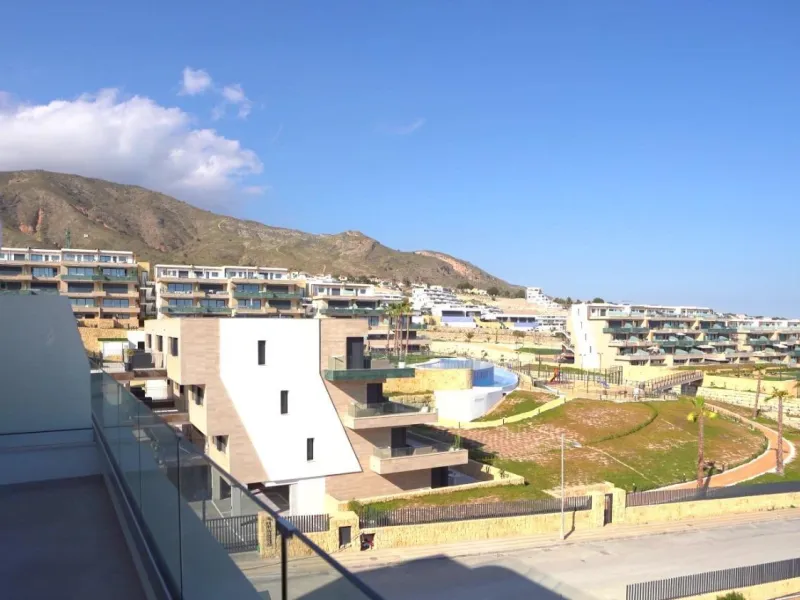 Ático Dúplex de Lujo en Finestrat con Vistas Espectaculares al Mar 🌴