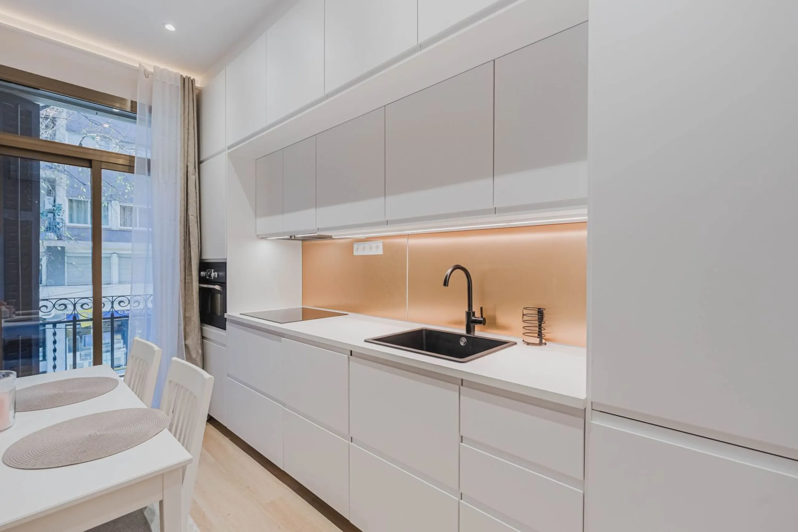Newly Renovated Apartment with Balcony in Nova Esquerra de l’Eixample, Barcelona