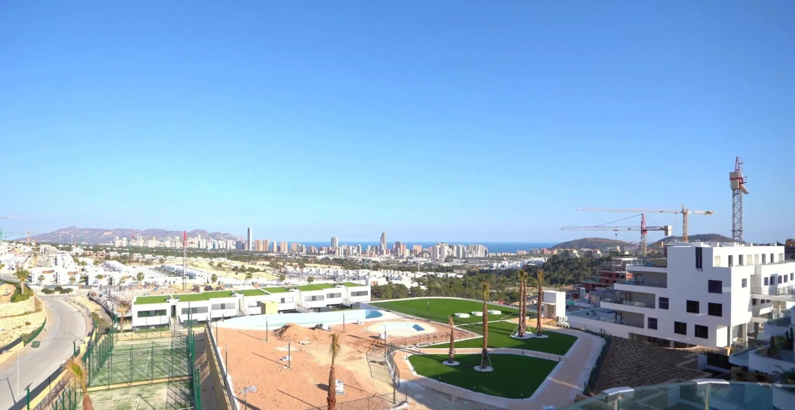 Ático Dúplex de Lujo en Finestrat con Vistas Espectaculares al Mar 🌴