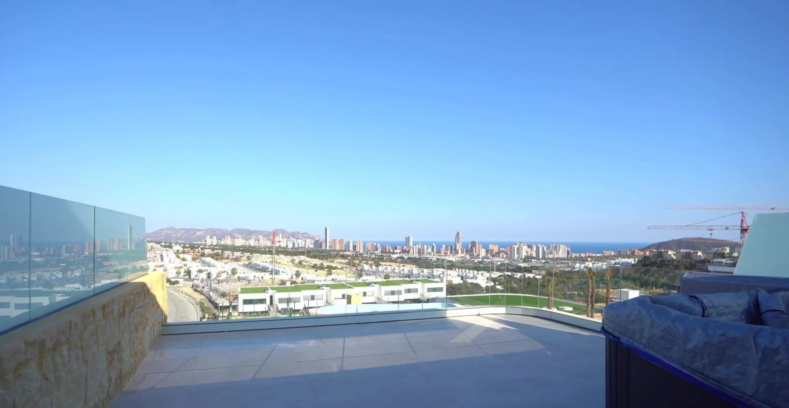 Ático Dúplex de Lujo en Finestrat con Vistas Espectaculares al Mar 🌴