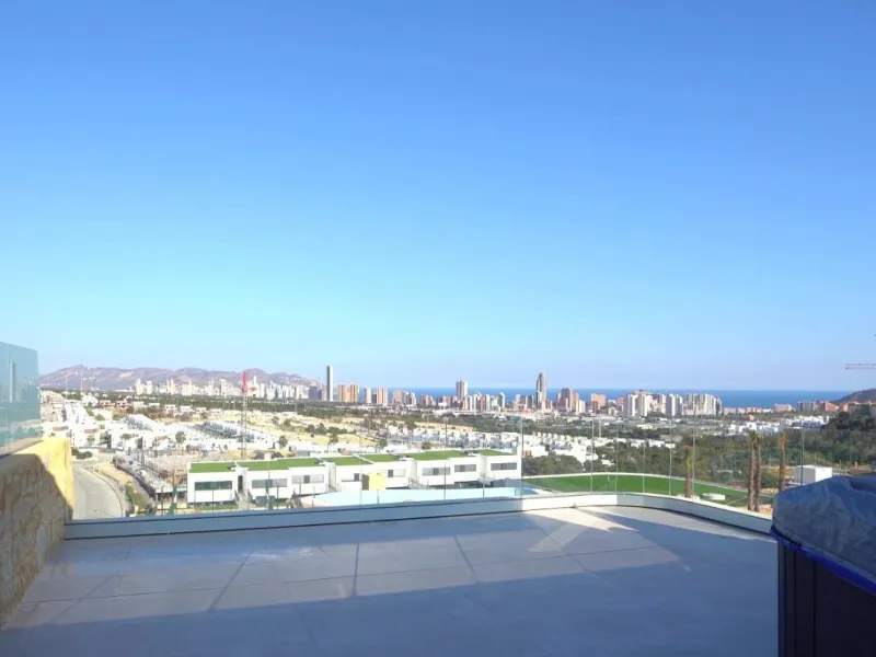 Ático Dúplex de Lujo en Finestrat con Vistas Espectaculares al Mar 🌴