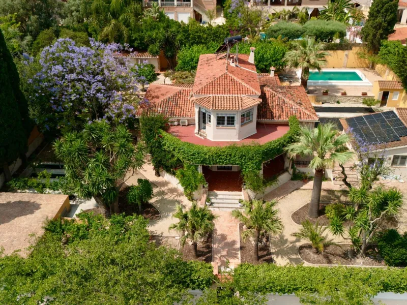 Exclusive Villa Surrounded by Nature in Alicante