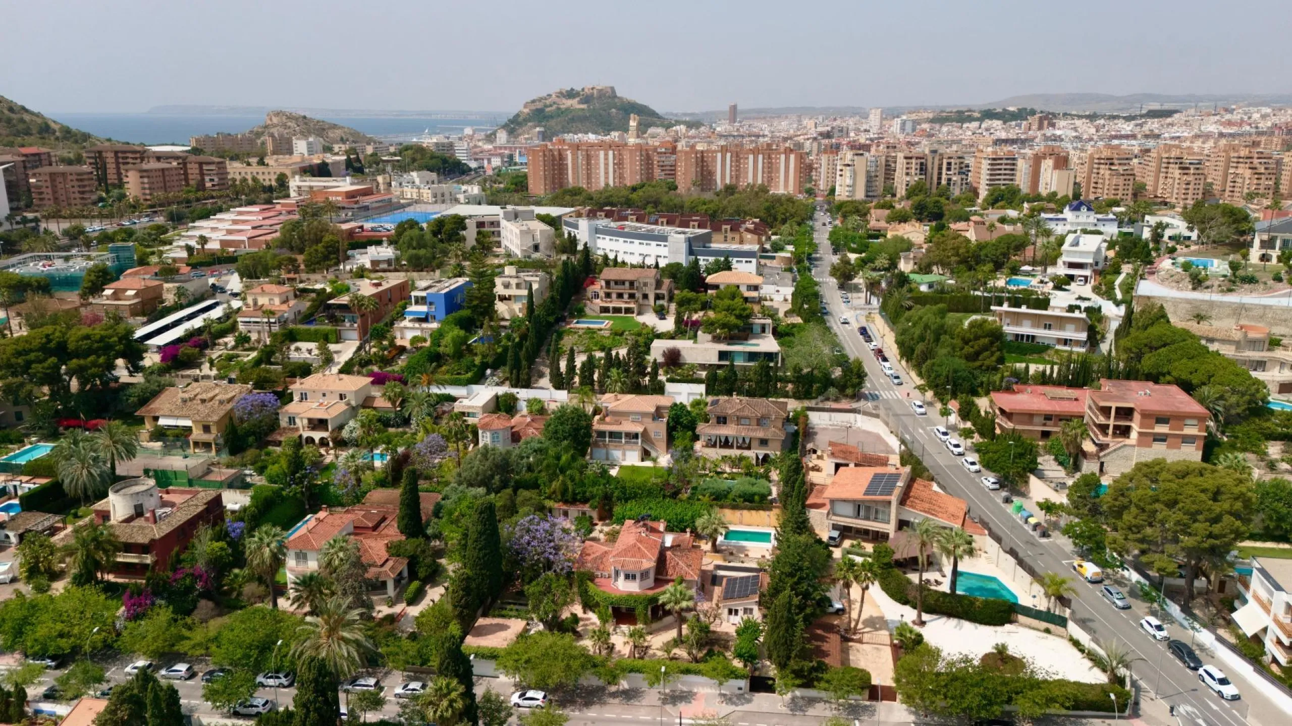 Exclusive Villa Surrounded by Nature in Alicante