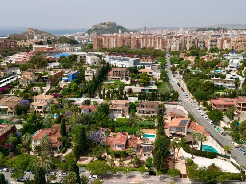 Exclusive Villa Surrounded by Nature in Alicante