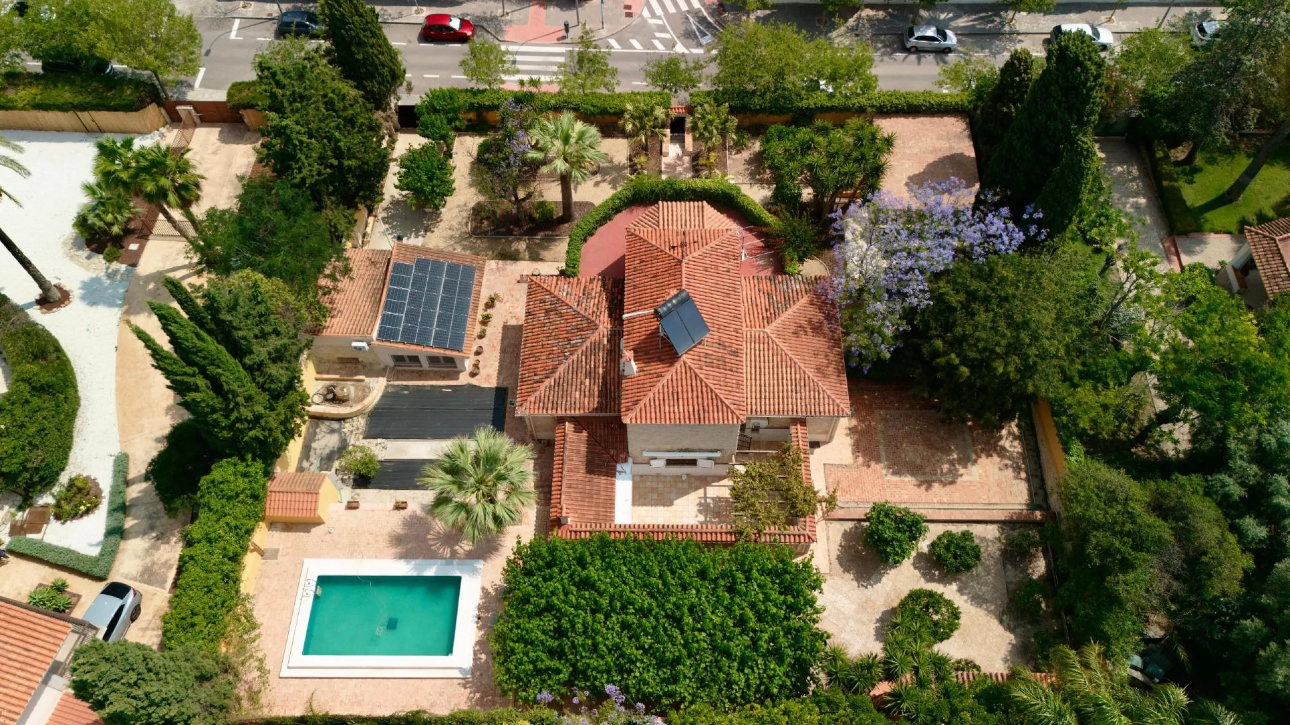 Exclusive Villa Surrounded by Nature in Alicante