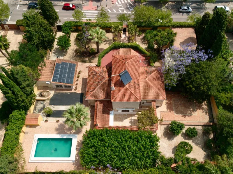 Exclusive Villa Surrounded by Nature in Alicante