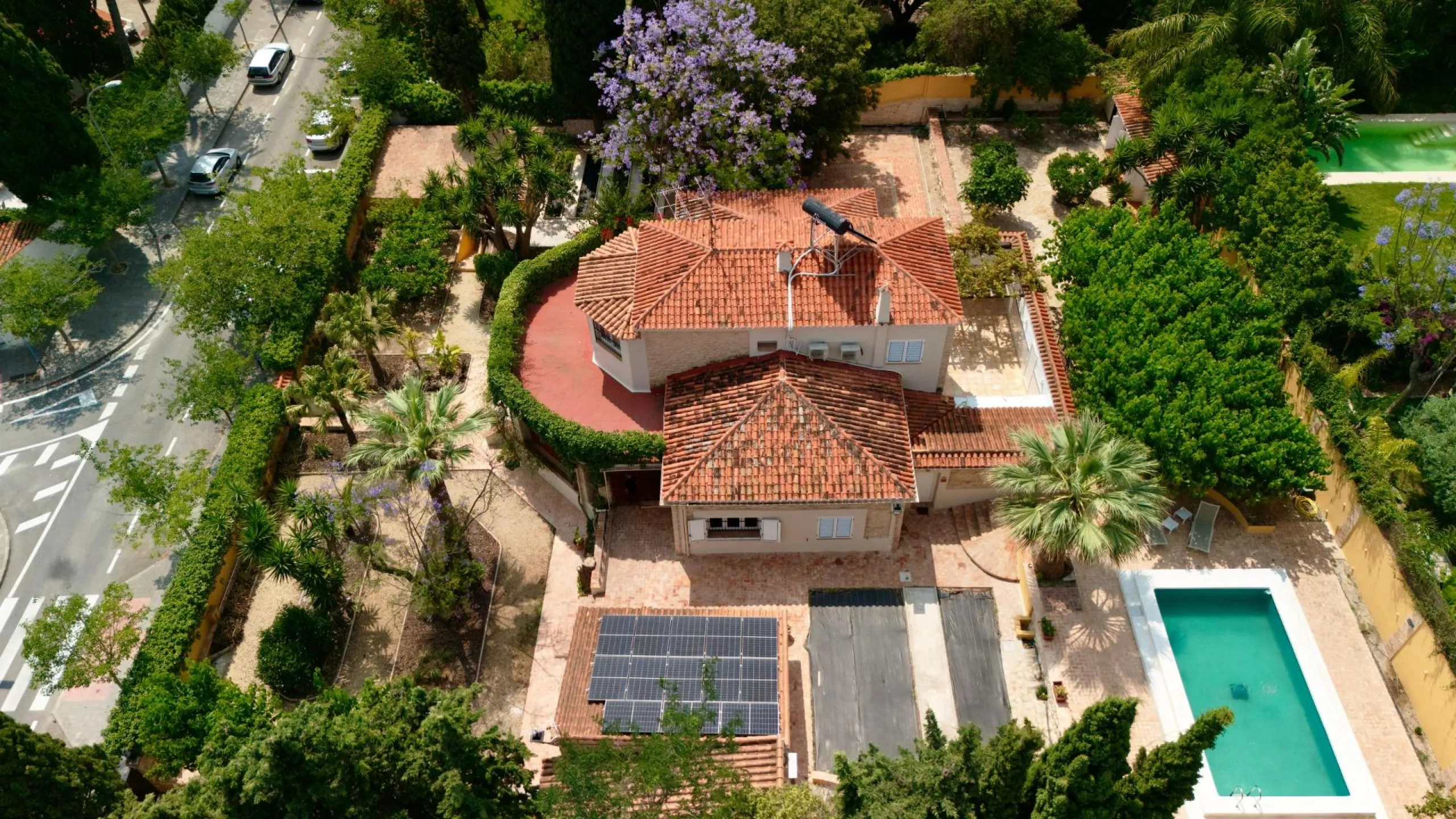 Exclusive Villa Surrounded by Nature in Alicante