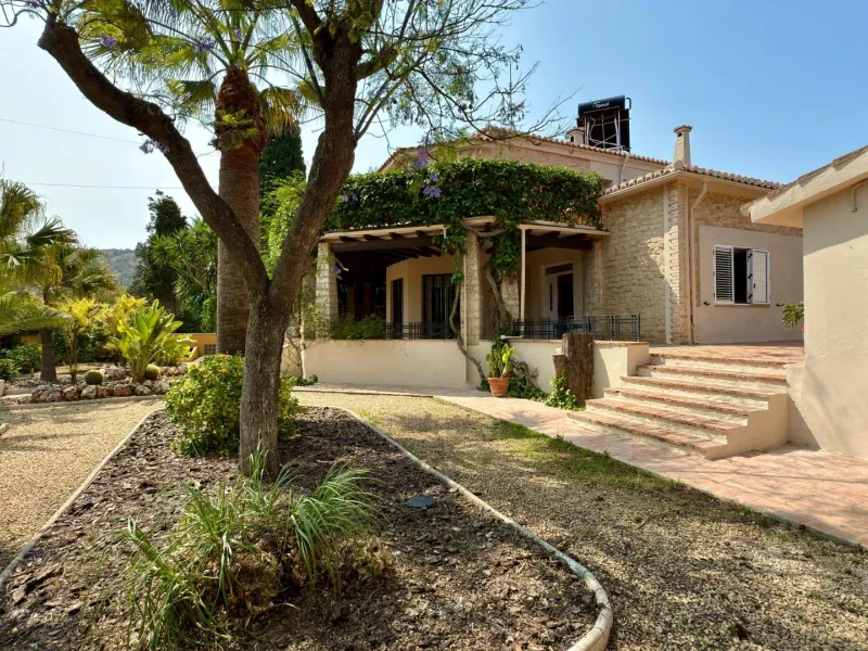 Exclusive Villa Surrounded by Nature in Alicante