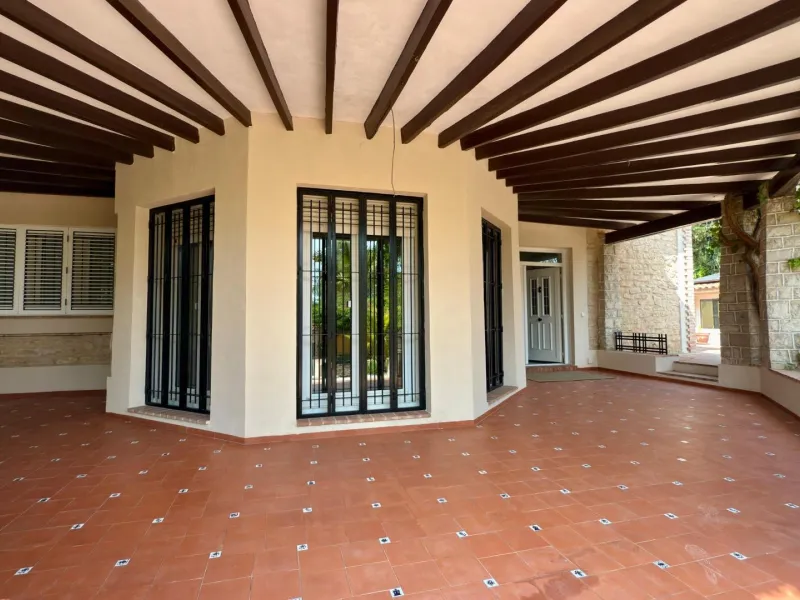 Exclusive Villa Surrounded by Nature in Alicante