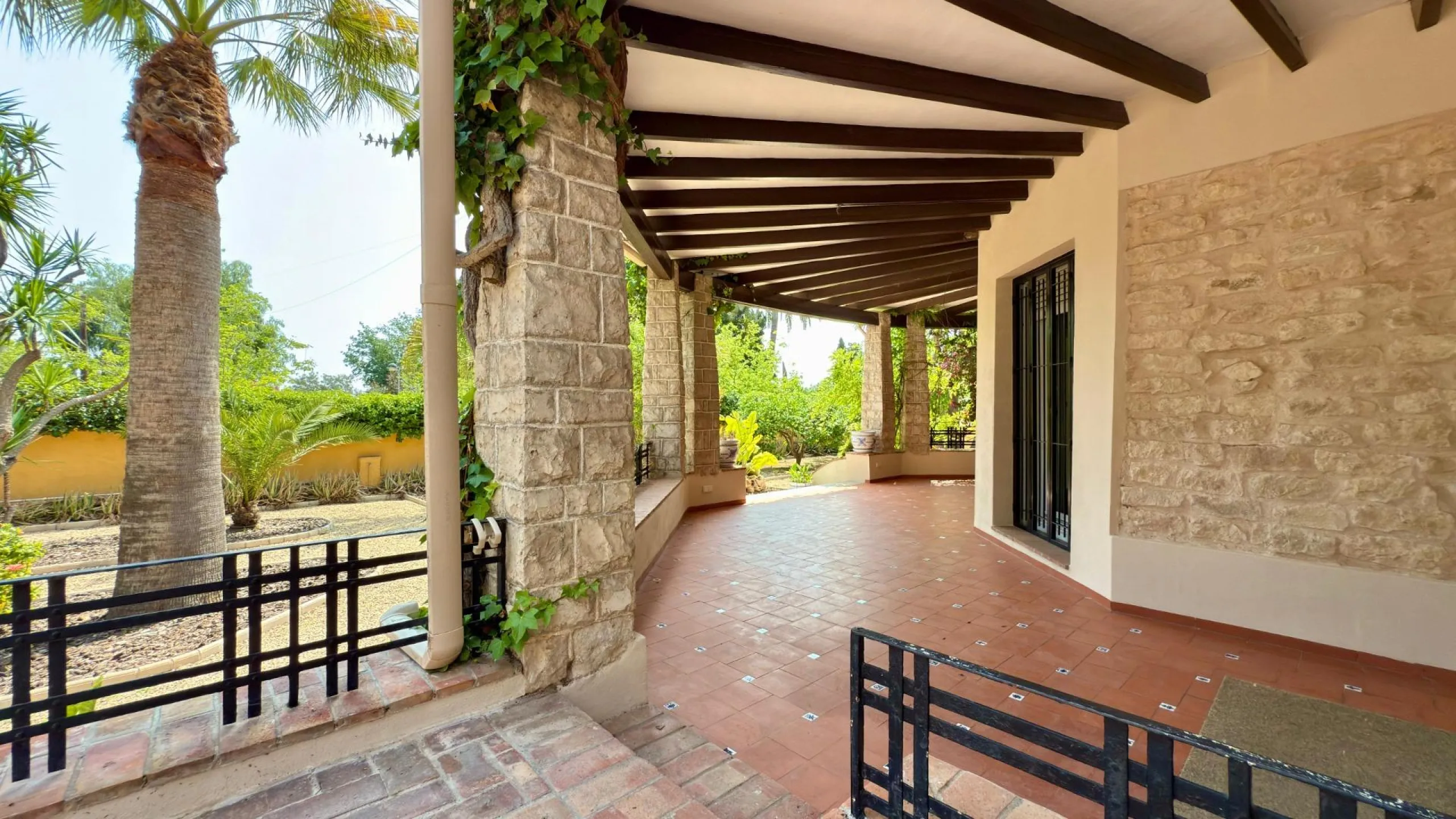 Exclusive Villa Surrounded by Nature in Alicante