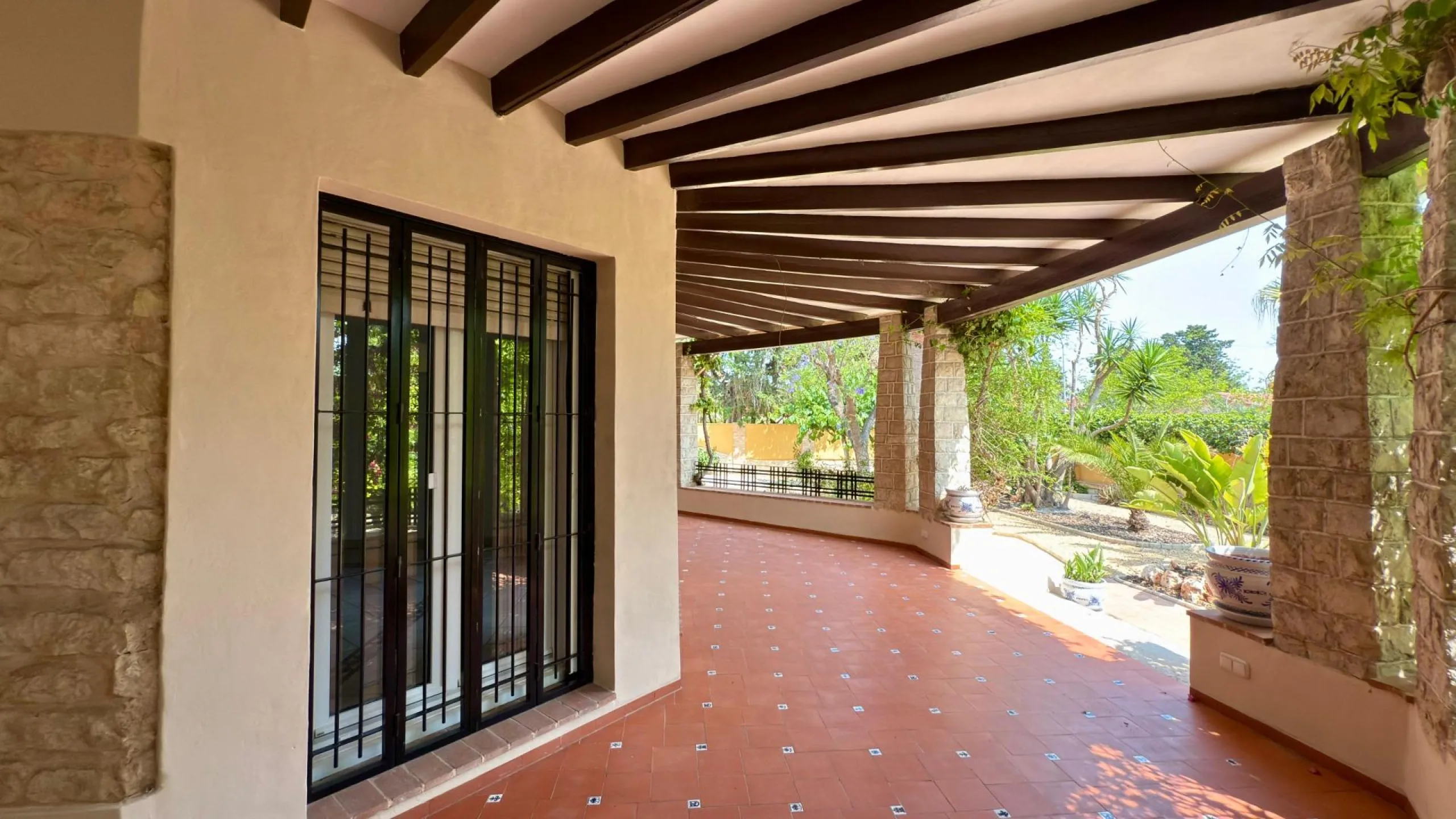 Exclusive Villa Surrounded by Nature in Alicante