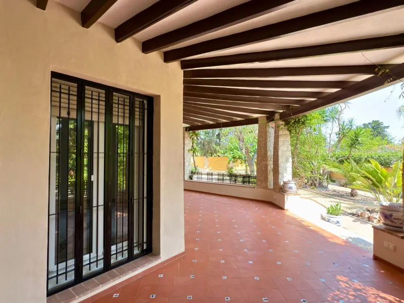 Exclusive Villa Surrounded by Nature in Alicante