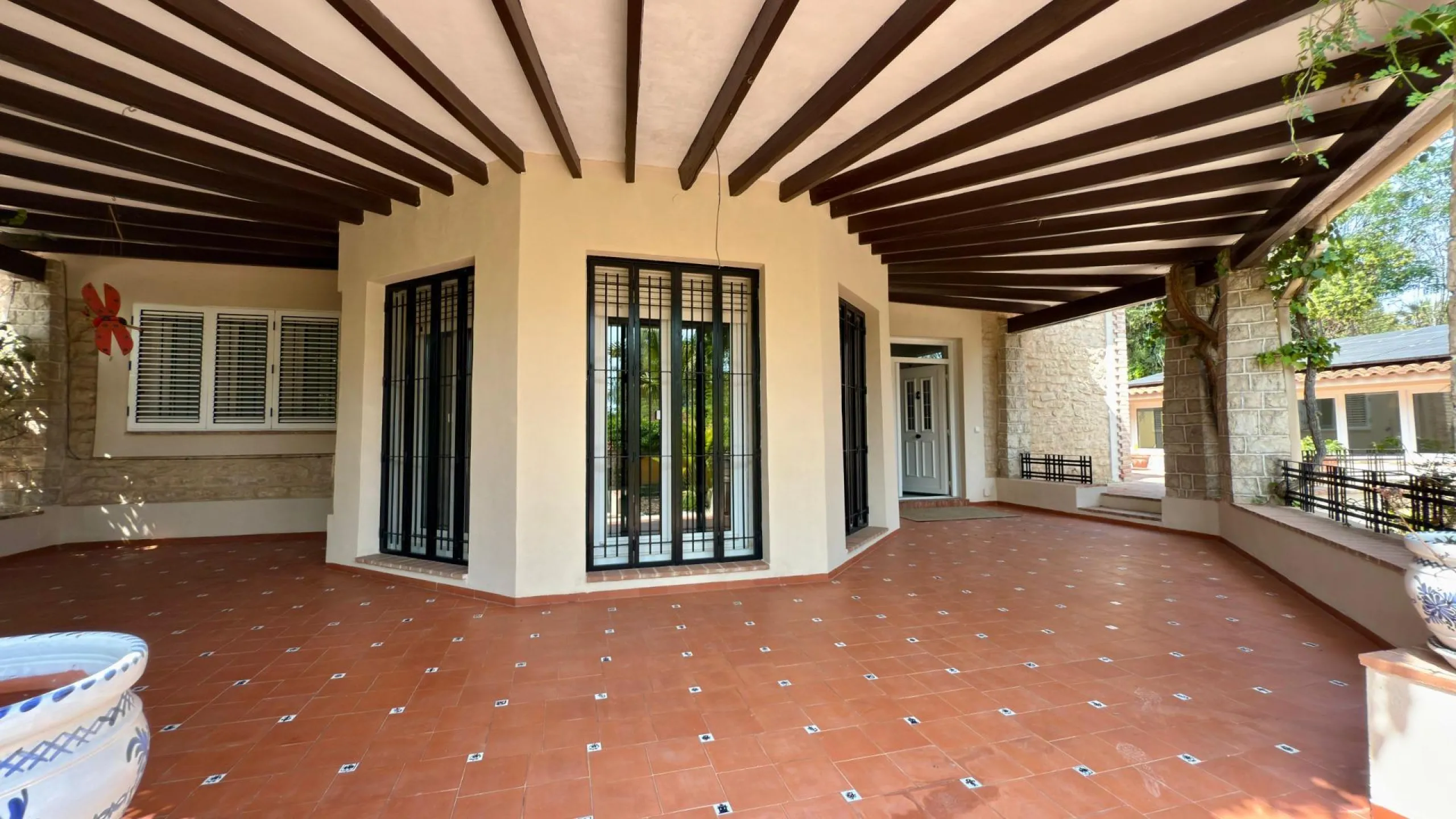 Exclusive Villa Surrounded by Nature in Alicante