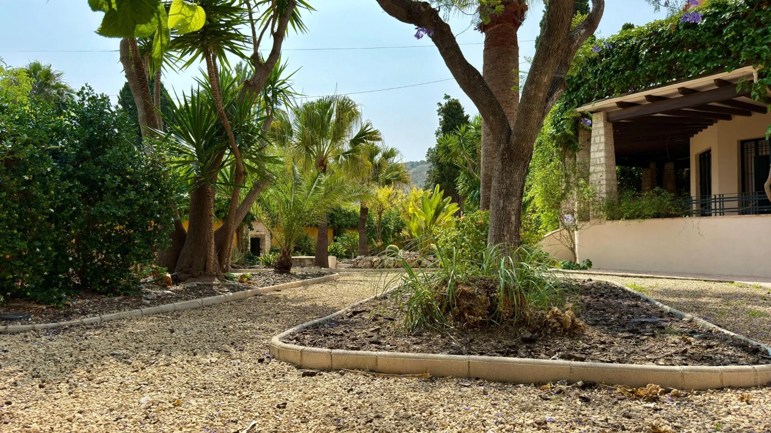 Exclusive Villa Surrounded by Nature in Alicante