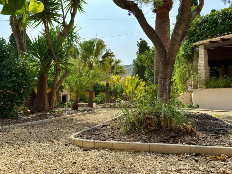 Exclusive Villa Surrounded by Nature in Alicante