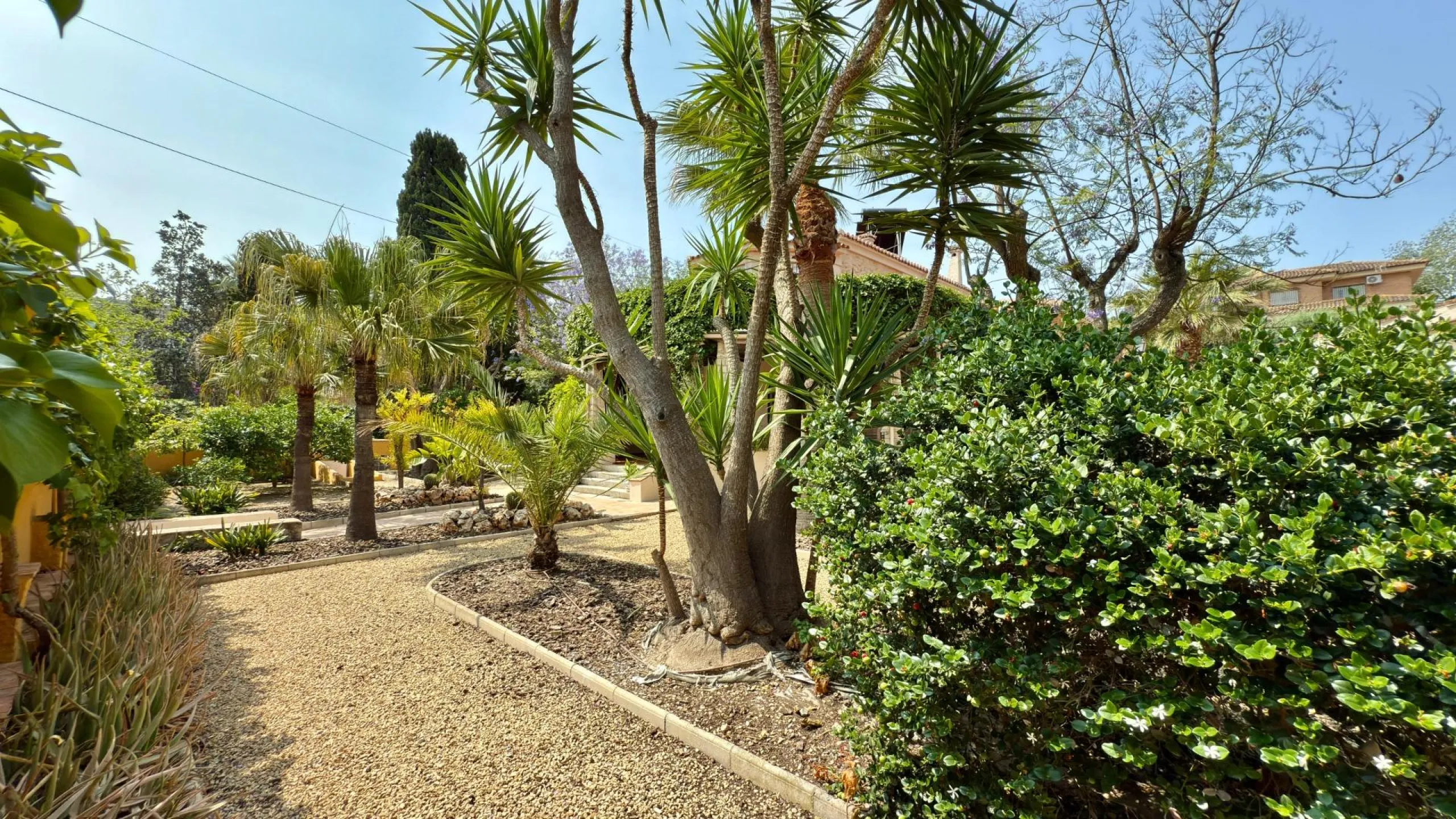 Exclusive Villa Surrounded by Nature in Alicante