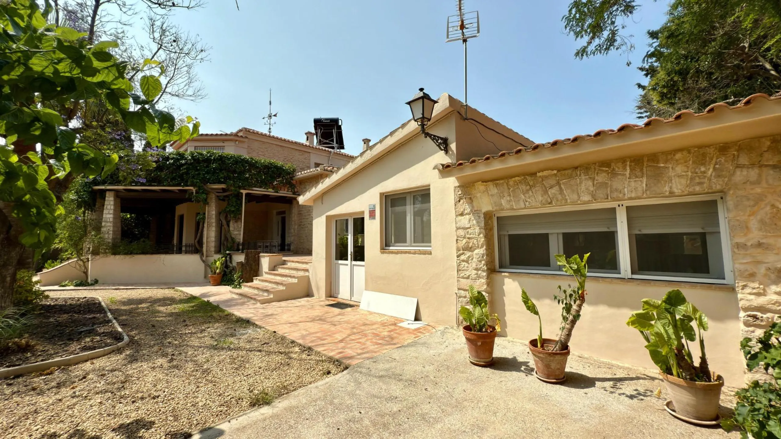 Exclusive Villa Surrounded by Nature in Alicante