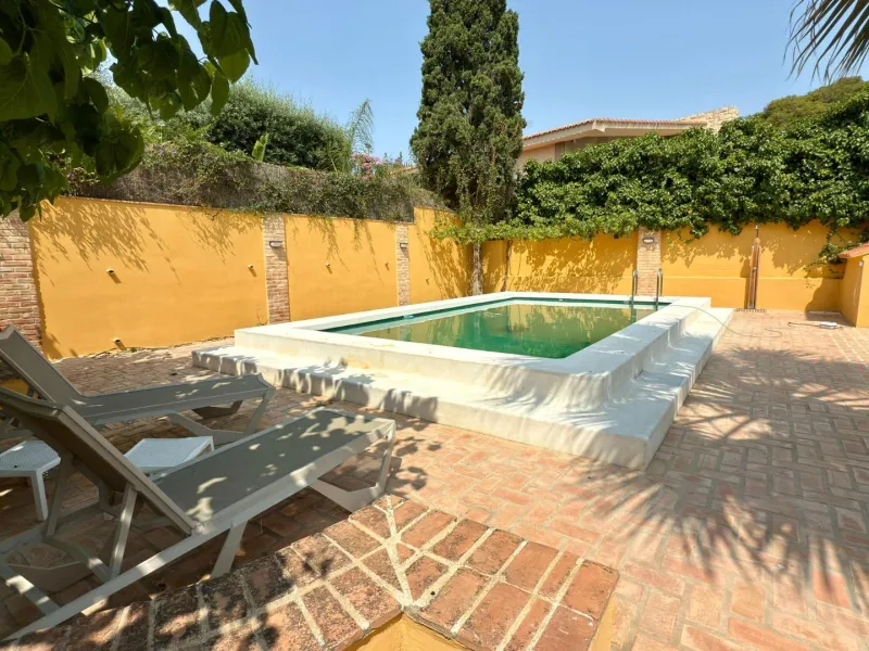 Exclusive Villa Surrounded by Nature in Alicante